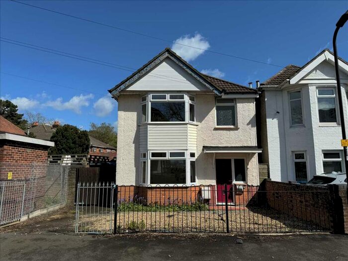 3 Bedroom Detached House To Rent In Quayside Road, Bitterne, Southamprton, SO18