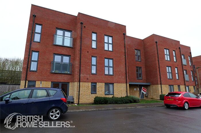 2 Bedroom Flat For Sale In Furrow Crescent, Curbridge, Witney, Oxfordshire, OX29