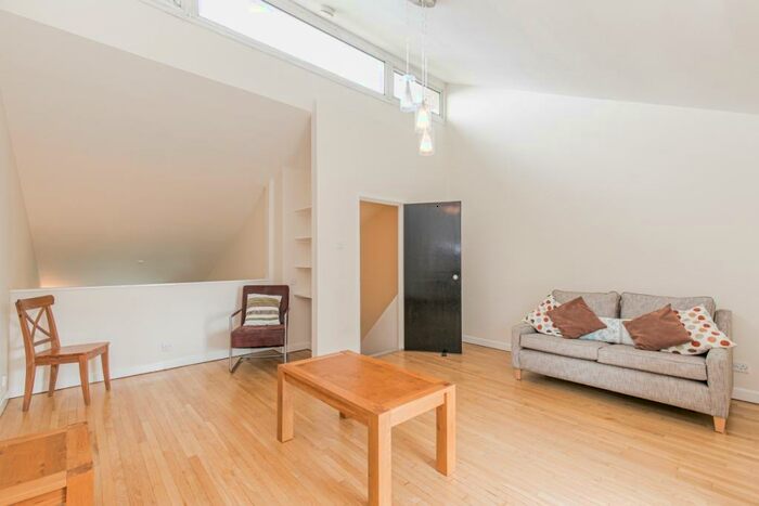 4 Bedroom House To Rent In Bankside, Headington, OX3