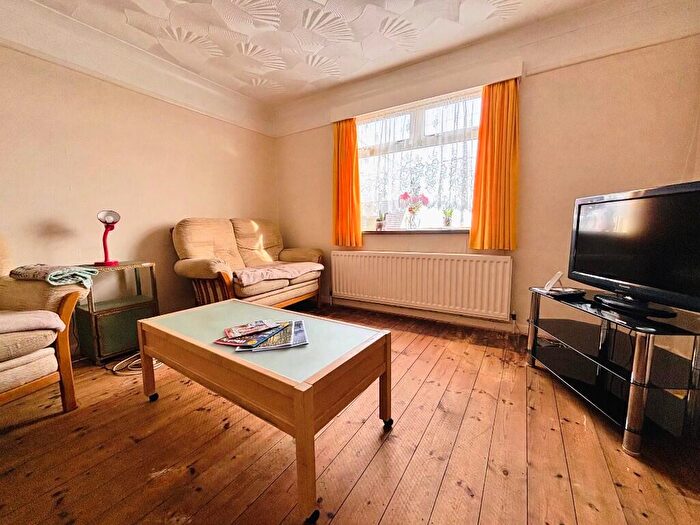 2 Bedroom Detached Bungalow For Sale In Toms Field Road, BH19 - Photo 2