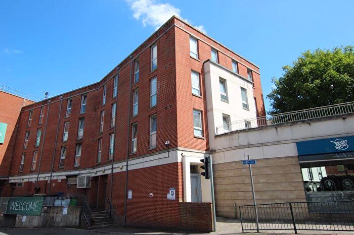 2 Bedroom Flat To Rent In The Oaks Square, Epsom, KT19