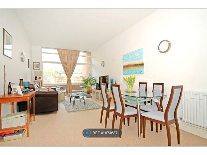 1 Bedroom Flat To Rent In Gainsborough House, London, E14