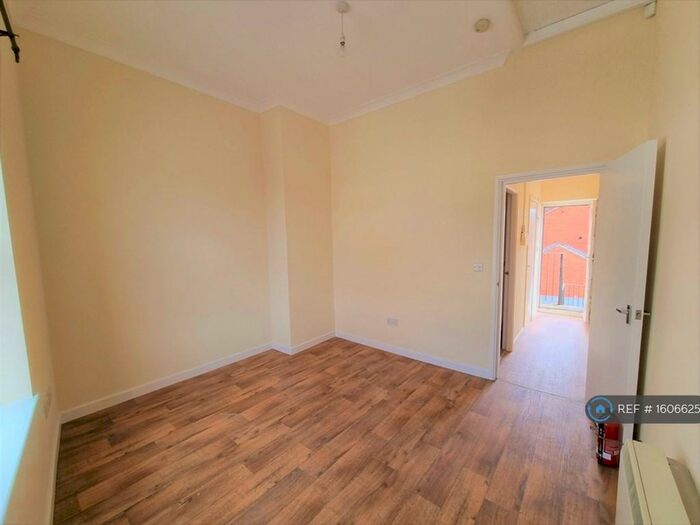 Studio To Rent In Broad Street, Parkgate, Rotherham, S62