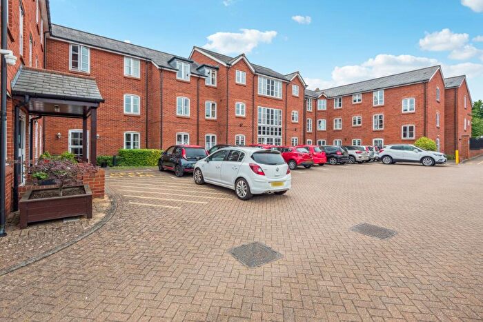 1 Bedroom Flat For Sale In Paynes Park, Hitchin, SG5
