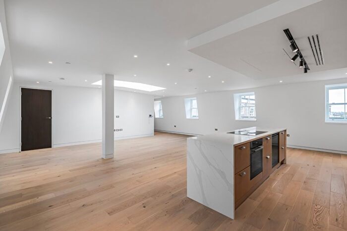 3 Bedroom Flat To Rent In Pembridge Gardens, London, W2