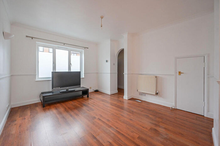 3 Bedroom House To Rent In Mills Grove, Poplar, London, E14
