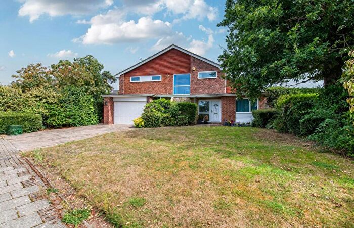4 Bedroom Detached House For Sale In Cedar Copse, Bickley, BR1