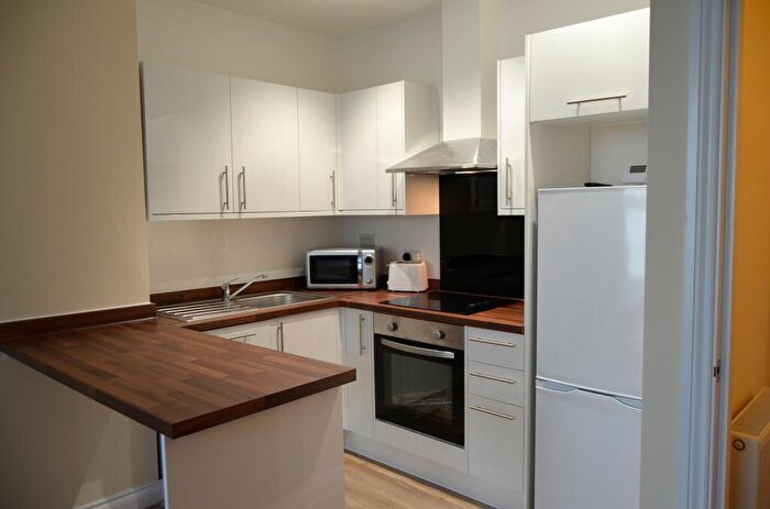 2 Bedroom Apartment To Rent In - Embankment Road, Flat A, PL4
