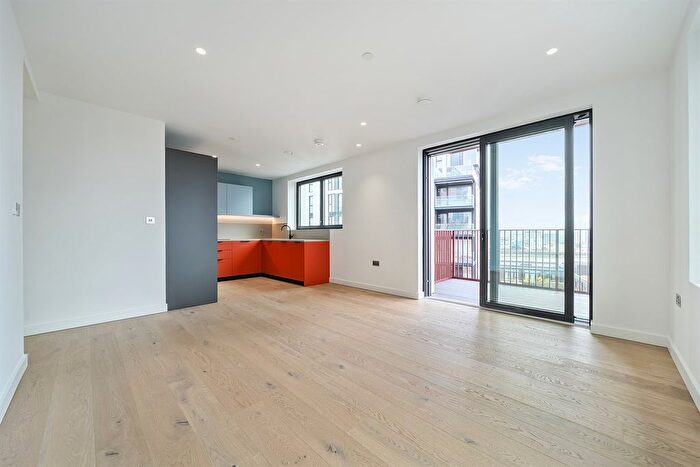 1 Bedroom Flat To Rent In Peninsula Gardens, Chandlers Avenue, Lower Riverside, Greenwich Peninsula, SE10