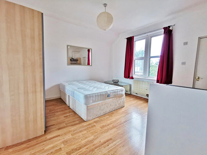 Studio To Rent In Onslow Gardens, Muswell Hill, N10