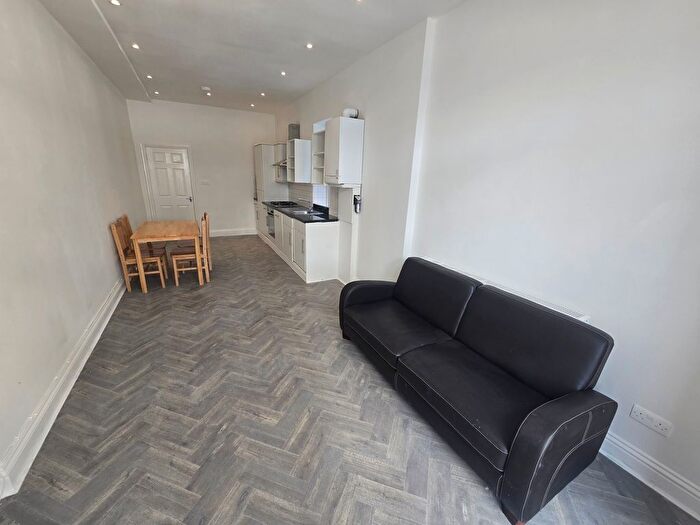2 Bedroom Flat To Rent In East End Road, London, N2