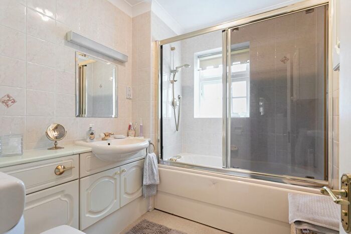 2 Bedroom Flat For Sale In Lancaster House, Park Lane, Stanmore, HA7