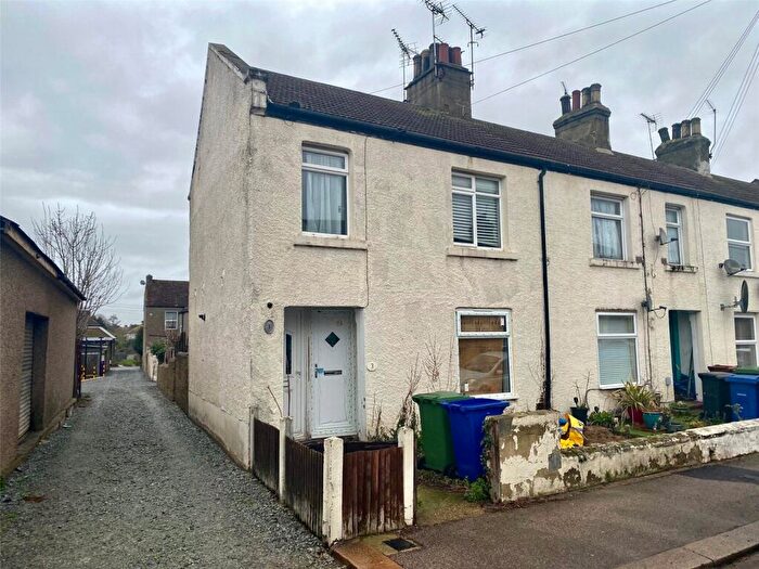 2 Bedroom Maisonette For Sale In College Road, Grays, Essex, RM17