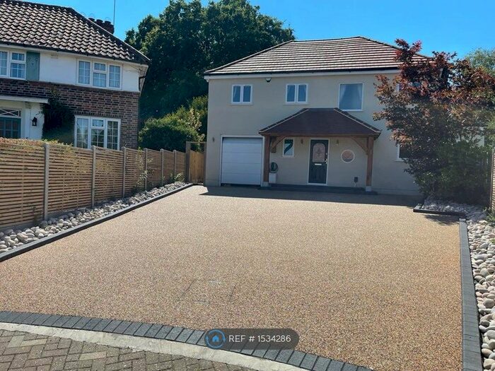 3 Bedroom Detached House To Rent In Brookside, Orpington, BR6