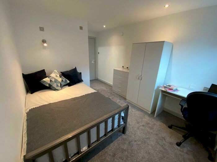 5 Bedroom Apartment To Rent In Mooregate House, Middle Street, NG9