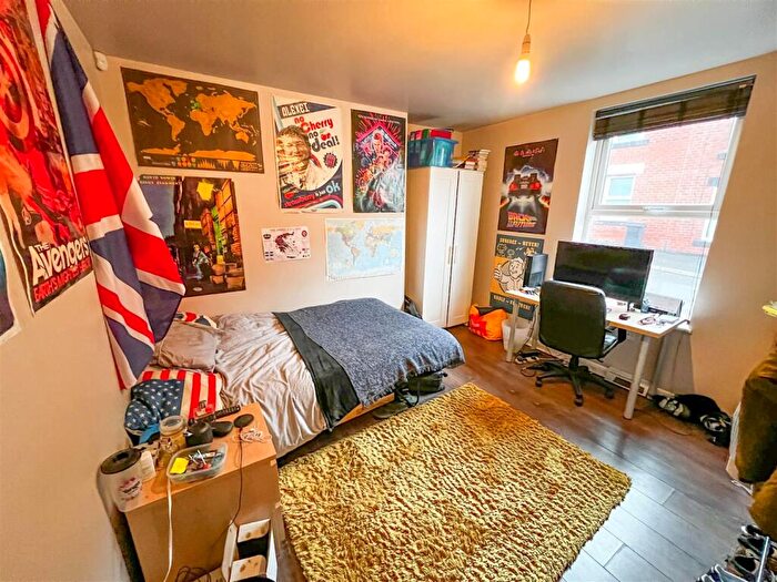 4 Bedroom House To Rent In Club Street, Sheffield, S11