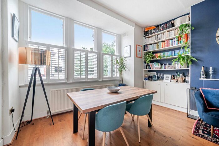 2 Bedroom Flat For Sale In Ritherdon Road, Balham, London, SW17