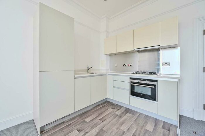 1 Bedroom Flat To Rent In Langhorne Street, Woolwich, London, SE18