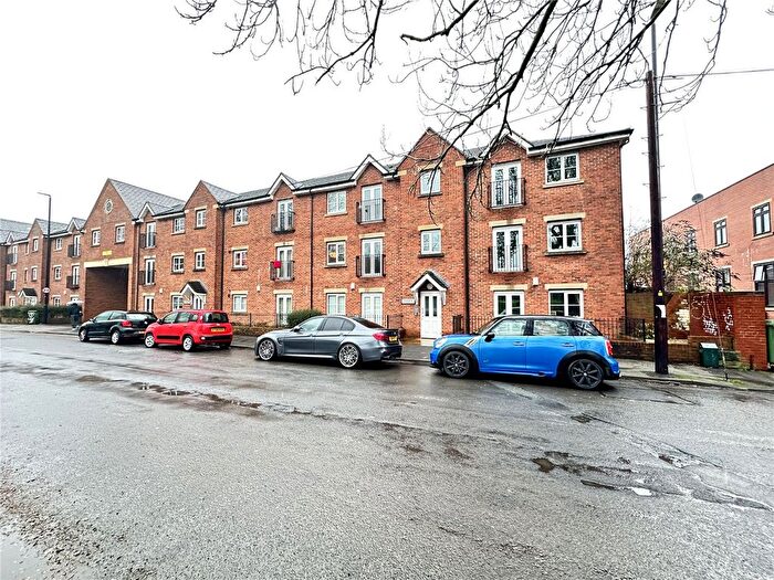2 Bedroom Flat To Rent In Abbots Mews, Burley, Leeds, LS4