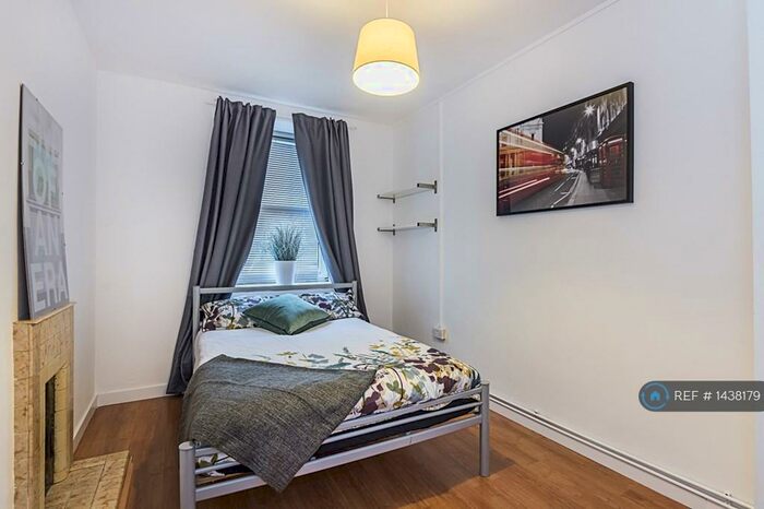 3 Bedroom Flat To Rent In Tompion House, London, EC1V