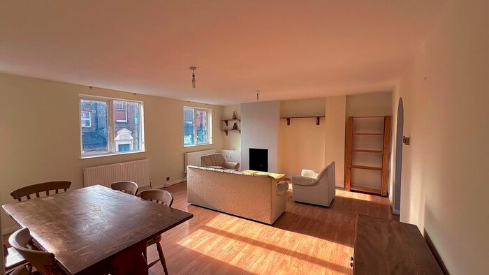 3 Bedroom Flat To Rent In Sandilands Road, London, SW6