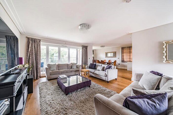 3 Bedroom Flat For Sale In Primrose Court, Dollis Avenue, N3