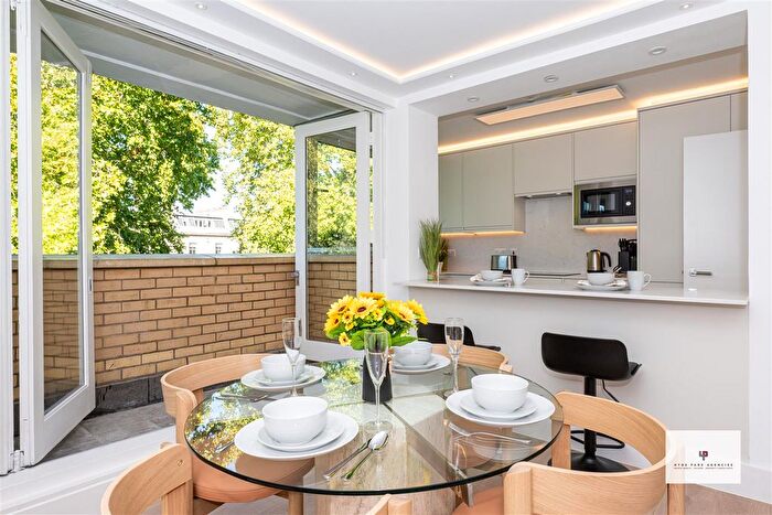2 Bedroom Flat To Rent In The Colonnades, Porchester Square, London, W2