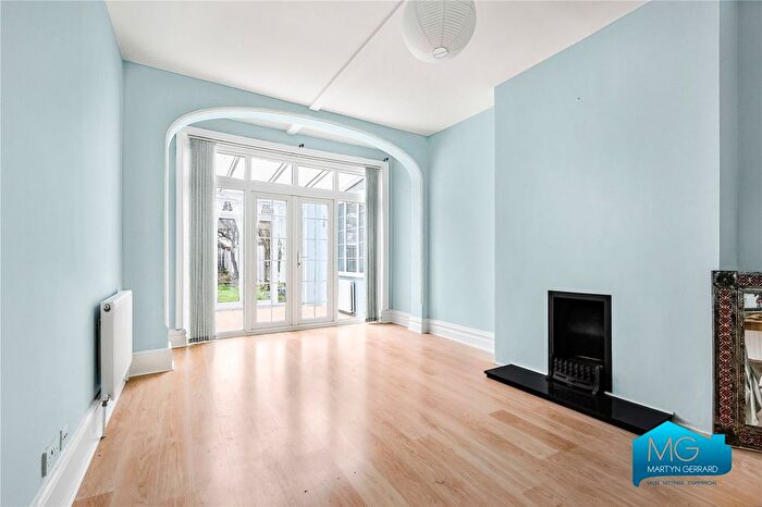2 Bedroom Flat To Rent In The Drive, London, NW11