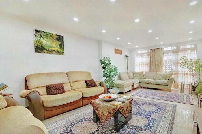 4 Bedroom Town House To Rent In Clement Close, London, NW6