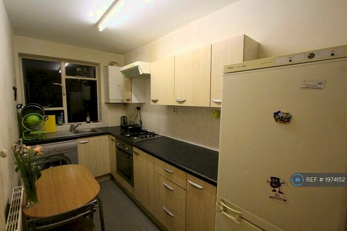 2 Bedroom Flat To Rent In Rosebank, London, SE20
