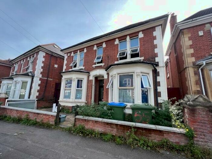 7 Bedroom Semi-Detached House To Rent In Gordon Avenue, SO14