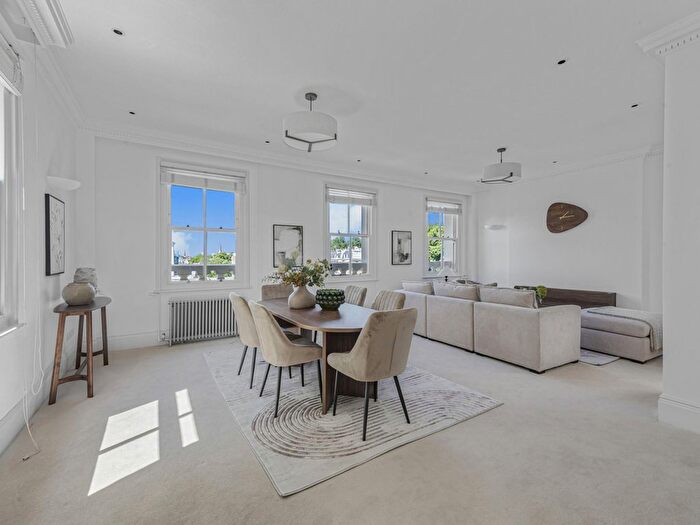 3 Bedroom Flat For Sale In Hyde Park Street, London, W2