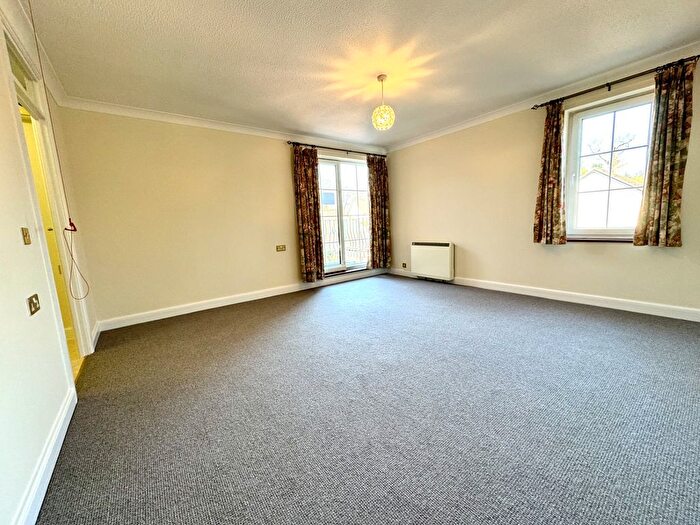 1 Bedroom Flat For Sale In Cedar Lodge, Hartley Wintney, RG27