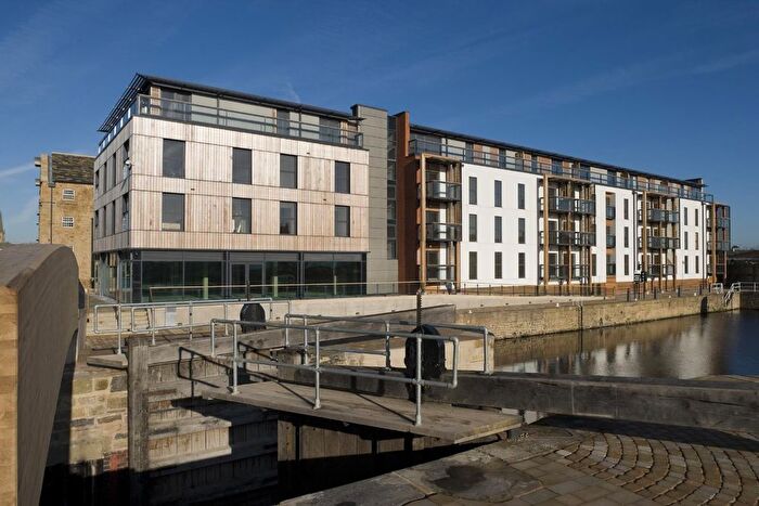 1 Bedroom Flat To Rent In Navigation Walk, Wakefield, West Yorkshire, Uk, WF1