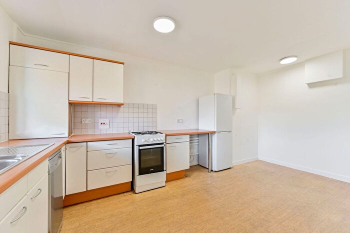 2 Bedroom Flat For Sale In Turenne Close, Clapham Junction, London, SW18