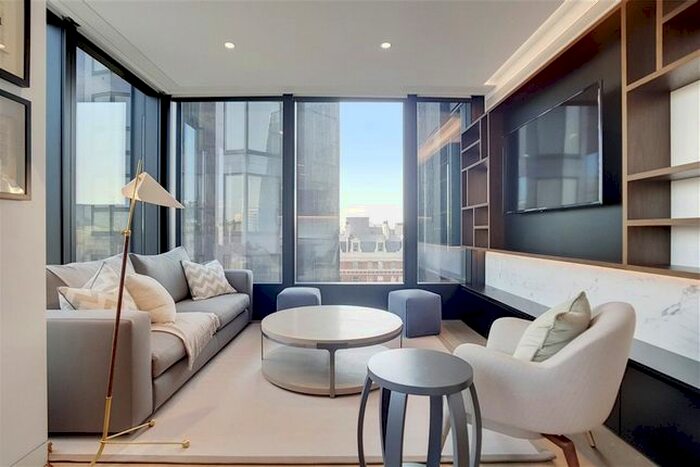 2 Bedroom Flat To Rent In Buckingham Gate, London, SW1E