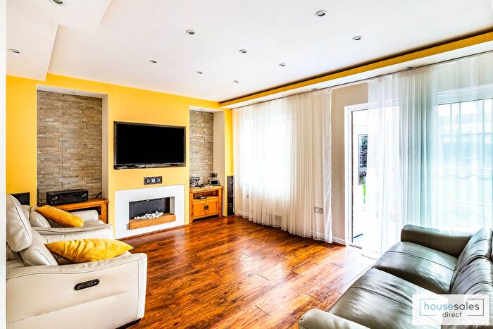 4 Bedroom Detached House For Sale In Thornbridge Close, Rushden, NN10