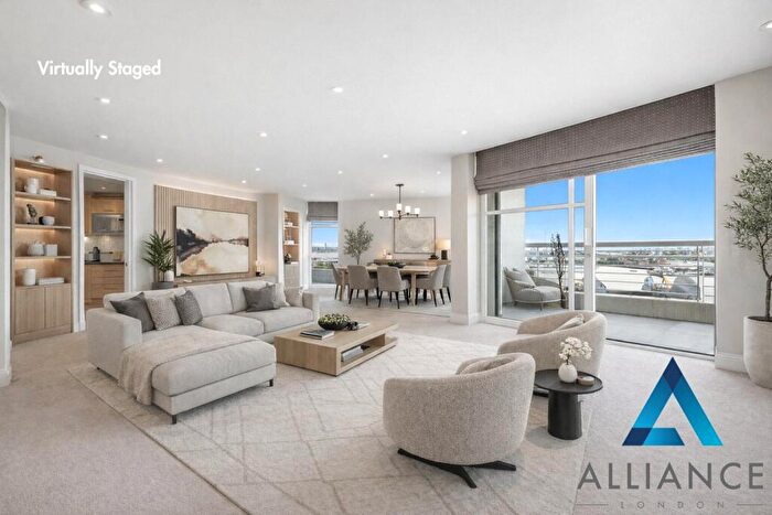 2 Bedroom Apartment For Sale In Barrier Point Road, London, E16