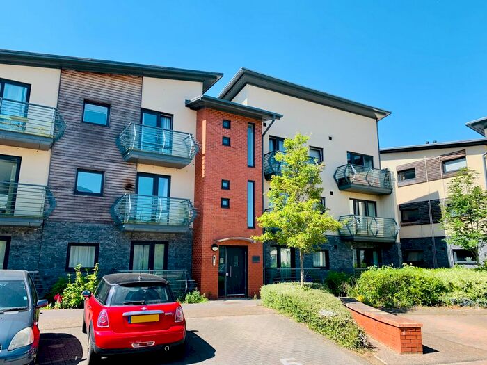 2 Bedroom Flat To Rent In Allen Close, Swindon, SN3