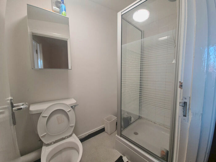 5 Bedroom House To Rent In Manor Drive, Leeds, LS6