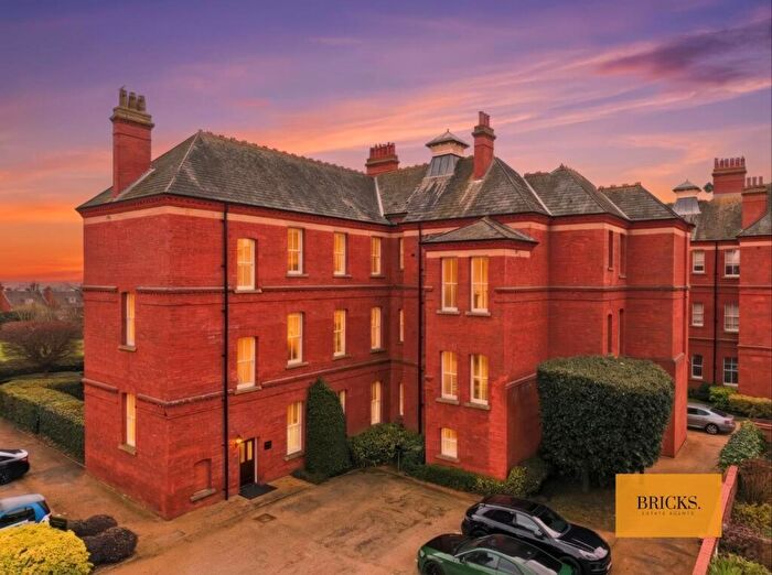 2 Bedroom Apartment For Sale In Brandesbury Square, Woodford Green, IG8