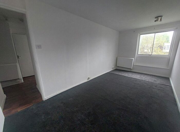 2 Bedroom Flat To Rent In Hundred Acre, London, NW9