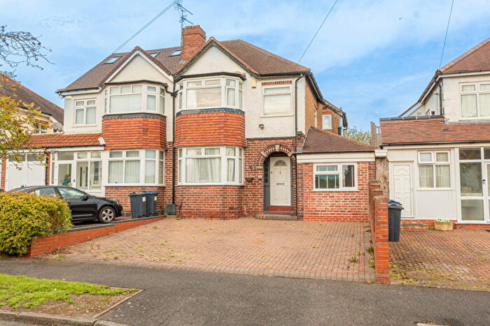 3 Bedroom Semi Detached House For Sale In Weymoor Road, Birmingham, B17