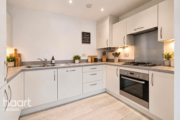 1 Bedroom Flat For Sale In Newcomen Lane, Rochester, ME1