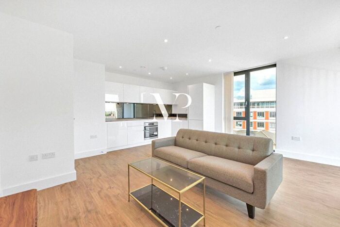 2 Bedroom Flat To Rent In Epsom Building, Staines-Upon-Thames, TW18