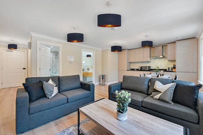 1 Bedroom Flat To Rent In Deanway, Chalfont St. Giles, HP8