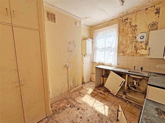 2 Bedroom Flat For Sale In Ethnard Road, Southwark, SE15