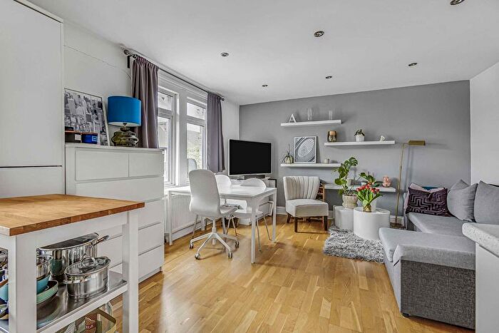 1 Bedroom Flat To Rent In Upper Richmond Road West, London, SW14