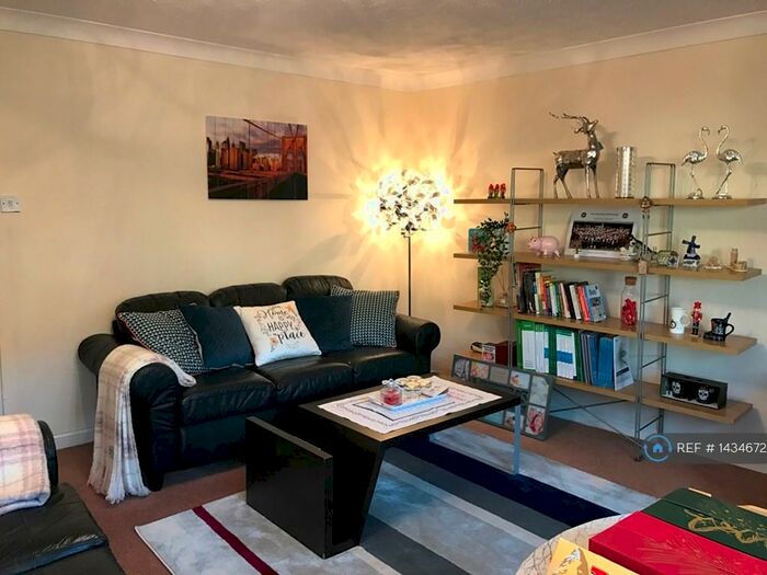 3 Bedroom Flat To Rent In Duff Road, Edinburgh, EH11