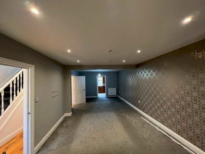 4 Bedroom Semi-Detached House To Rent In Stanwell Gardens, Stanwell, Staines, TW19